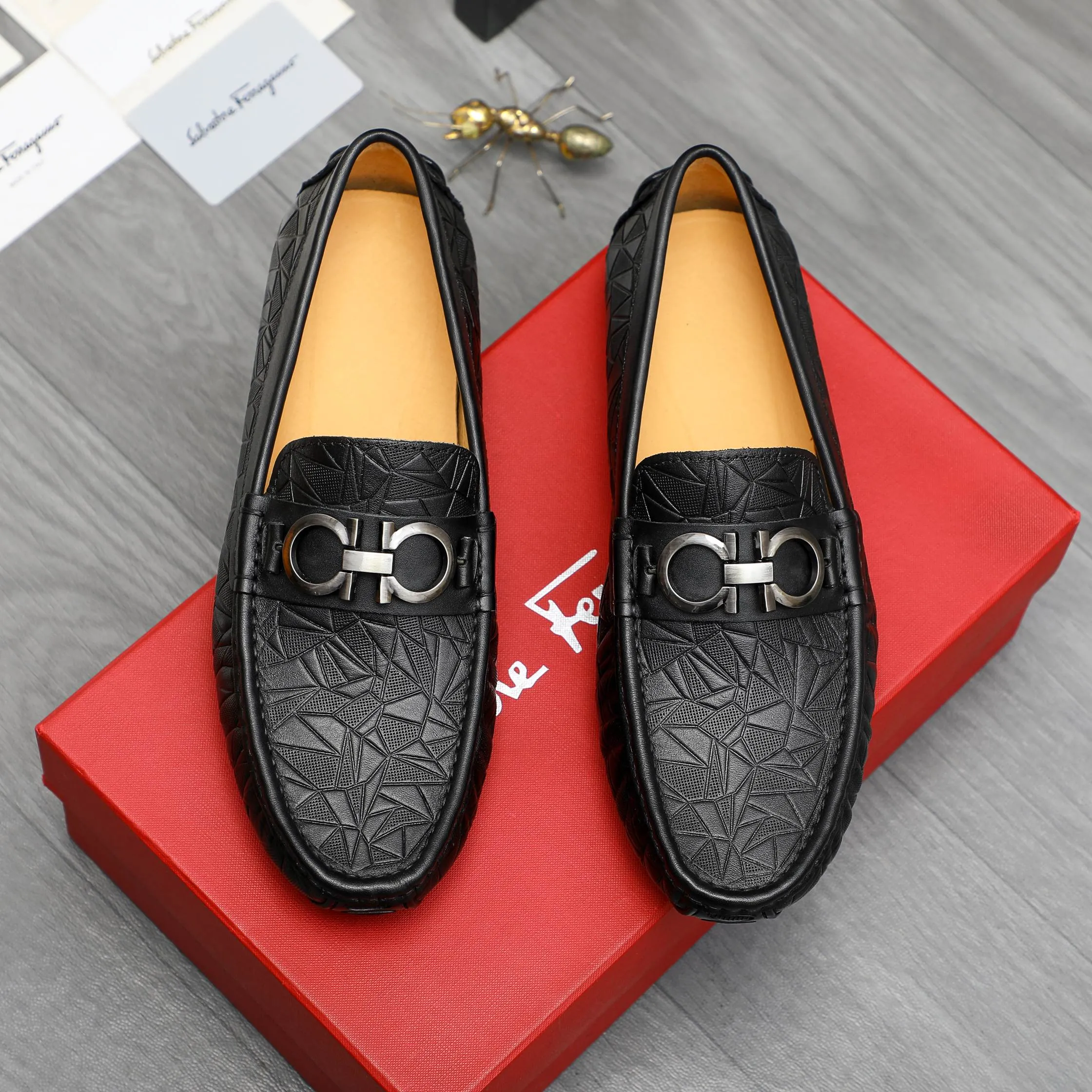 Men's shoes 💰p380 Product trademark: Ferragamo " Ferragamo ] Casual slip-on men's shoes Regular size: 38-45 Product material: Selected embossed cowhide upper, pigskin lining, rubber outsole